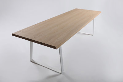 S8 table with steel legs